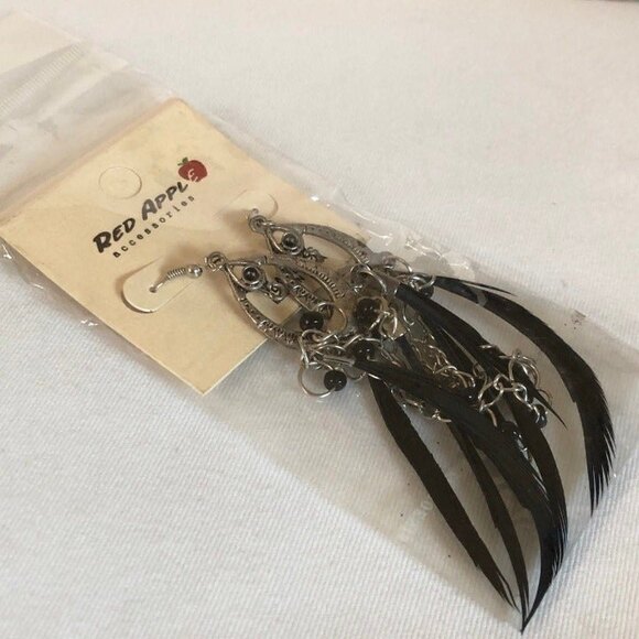 Red Apple Accessories Teardrop Chain Feather Dangle Earrings Silver Tone NOC - Picture 3 of 8